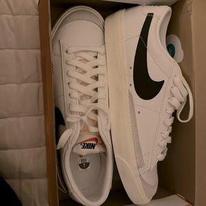 Nike Blazer Low 77’ VNTG men’s size 7, women’s size 8.5